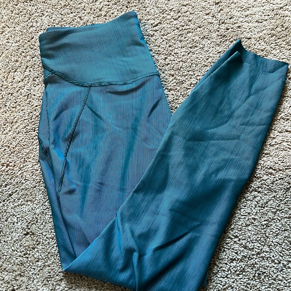 Lululemon crops 23”